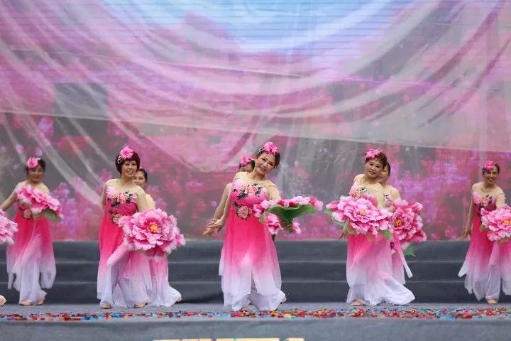汽车遭夹撞后会有哪些部件受损？游戏画面