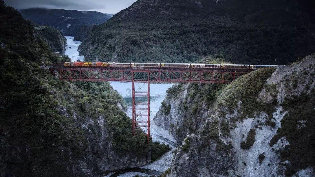 闹剧一场？顾言右起诉张雪峰又撤诉，张雪峰发文疑似作出回应